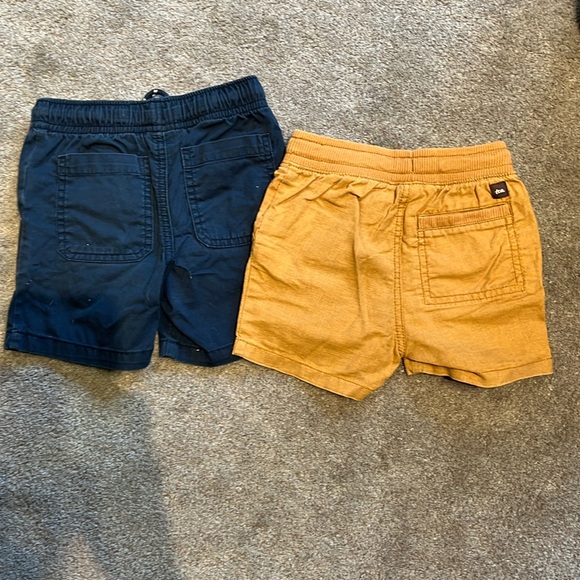 12-18M shorts - Picture 2 of 3